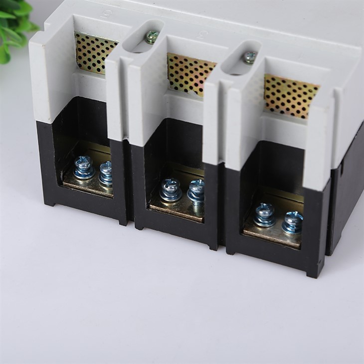 PV Molded Case Circuit Breaker factory